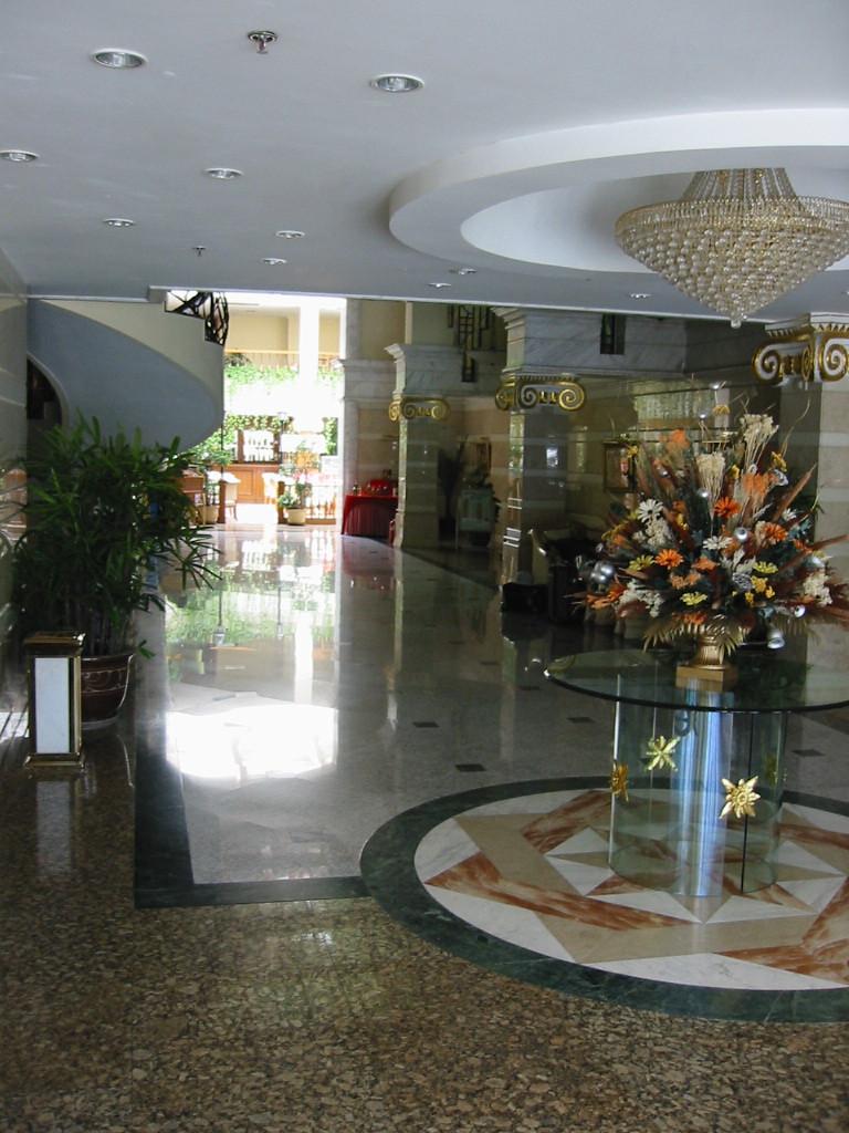 105-0576_img.jpg